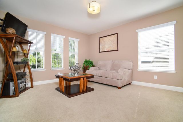 1569 Greenbrier Rd, West Sacramento, CA 95691