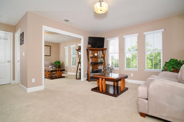 1569 Greenbrier Rd, West Sacramento, CA 95691
