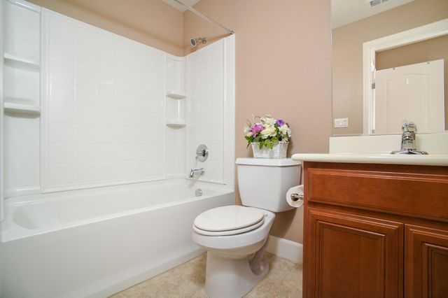 1569 Greenbrier Rd, West Sacramento, CA 95691
