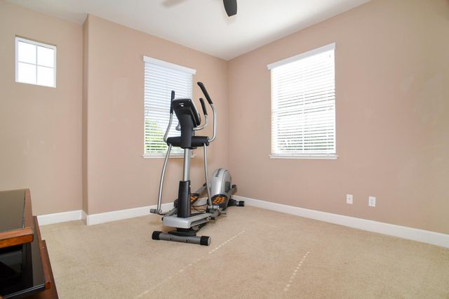 1569 Greenbrier Rd, West Sacramento, CA 95691