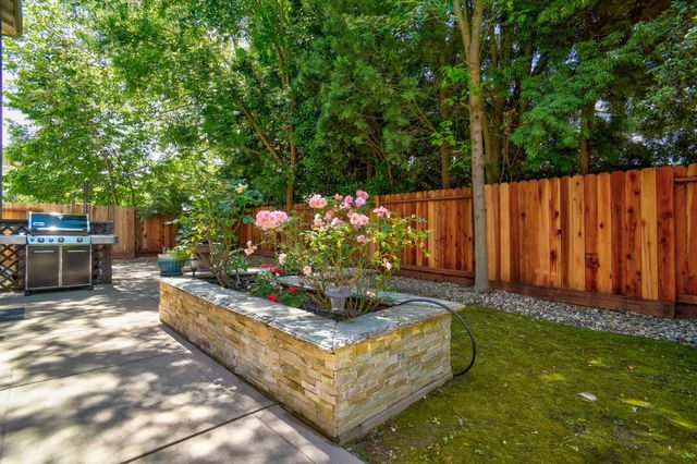 1569 Greenbrier Rd, West Sacramento, CA 95691