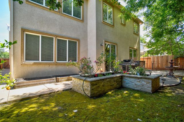 1569 Greenbrier Rd, West Sacramento, CA 95691