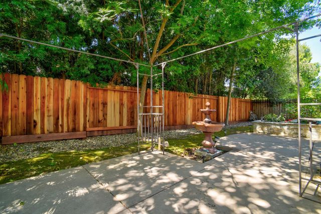 1569 Greenbrier Rd, West Sacramento, CA 95691