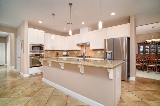 1569 Greenbrier Rd, West Sacramento, CA 95691