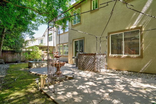 1569 Greenbrier Rd, West Sacramento, CA 95691