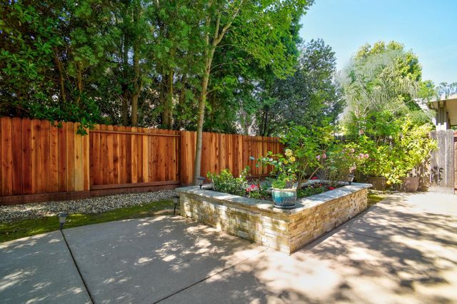 1569 Greenbrier Rd, West Sacramento, CA 95691