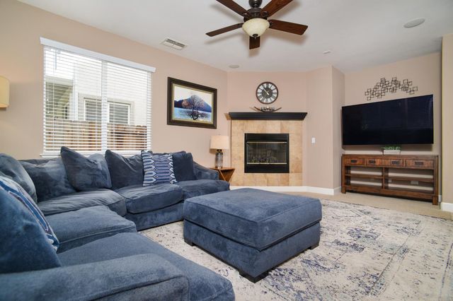 1569 Greenbrier Rd, West Sacramento, CA 95691
