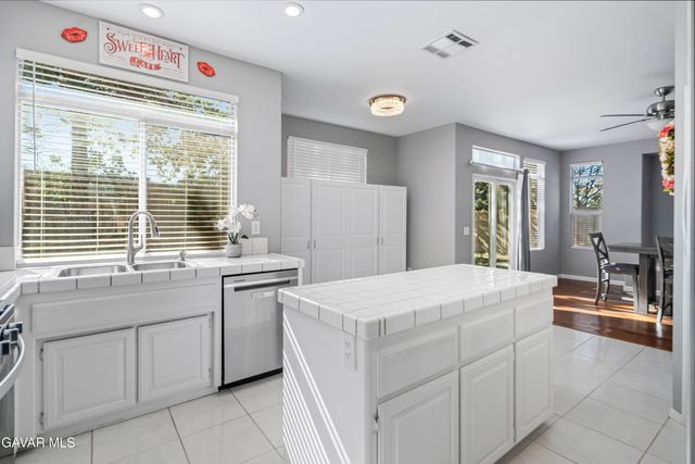 42031 Crestland Drive, Lancaster, CA 93536