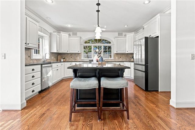 5427 W 164th Place, Overland Park, KS 66085