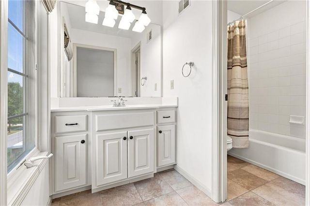 5427 W 164th Place, Overland Park, KS 66085