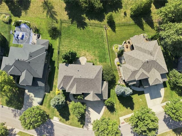 5427 W 164th Place, Overland Park, KS 66085