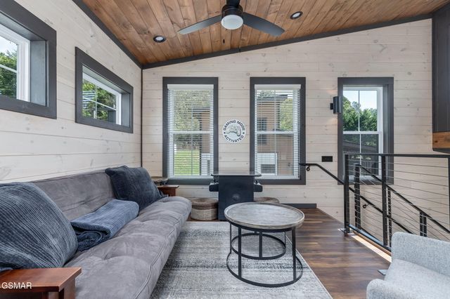 984 Goose Gap Road, Sevierville, TN 37876