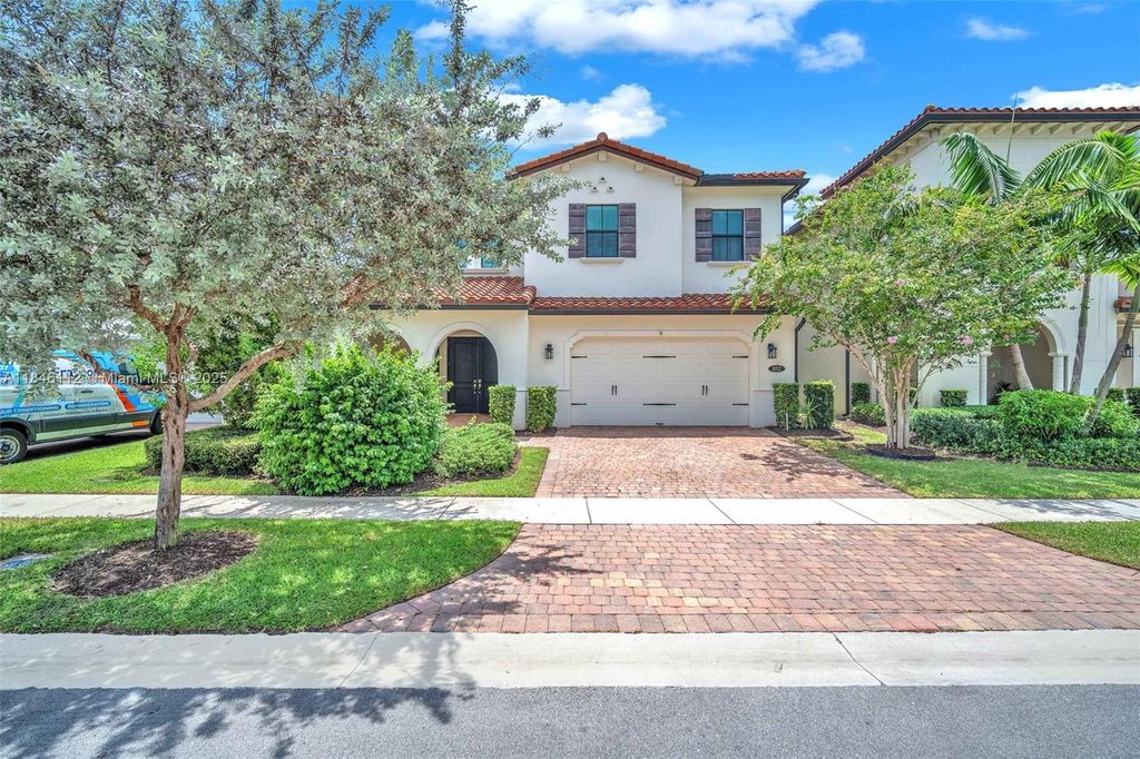 1052 SW 113th Way 1052, Pembroke Pines, FL 33025