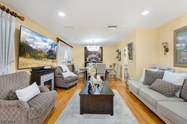 120 E Edsall Blvd, Palisades Park Boro, NJ 07650