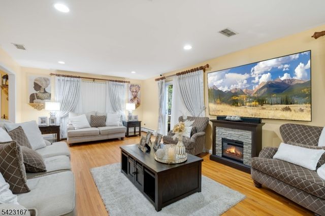 120 E Edsall Blvd, Palisades Park Boro, NJ 07650