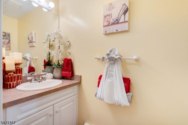 120 E Edsall Blvd, Palisades Park Boro, NJ 07650