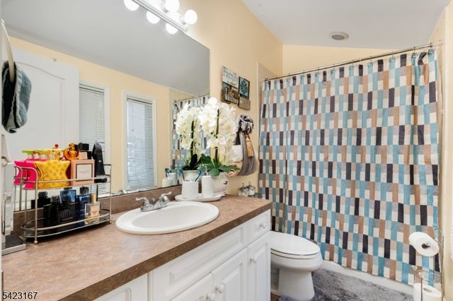 120 E Edsall Blvd, Palisades Park Boro, NJ 07650