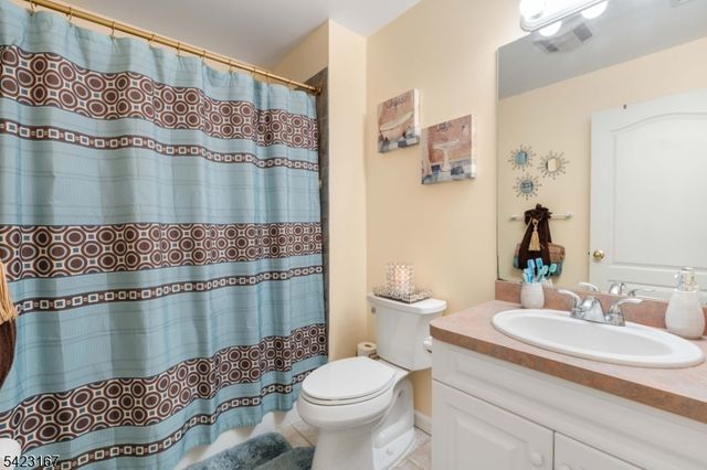 120 E Edsall Blvd, Palisades Park Boro, NJ 07650