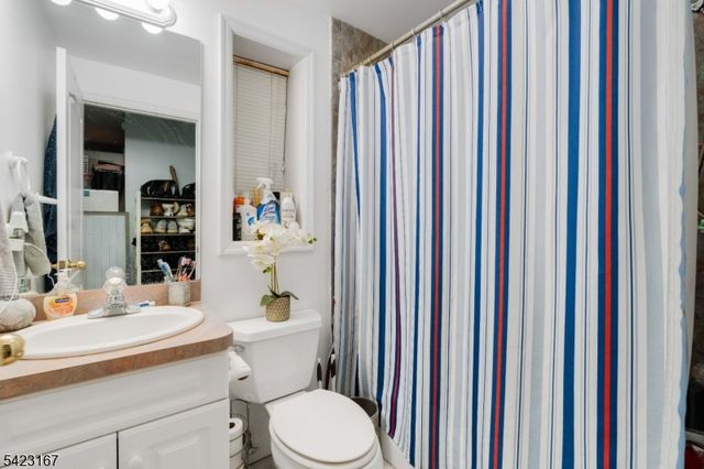 120 E Edsall Blvd, Palisades Park Boro, NJ 07650