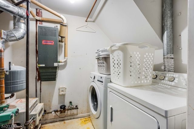 120 E Edsall Blvd, Palisades Park Boro, NJ 07650