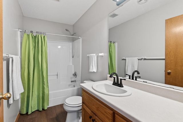 833 White Oak Court, New Brighton, MN 55112