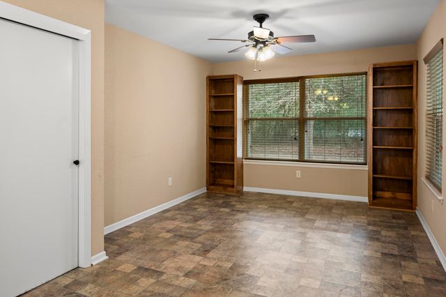 140 Woodfern Glen, Holly Lake Ranch, TX 75765