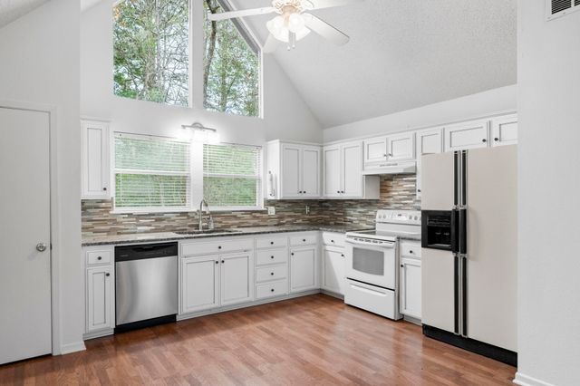 140 Woodfern Glen, Holly Lake Ranch, TX 75765