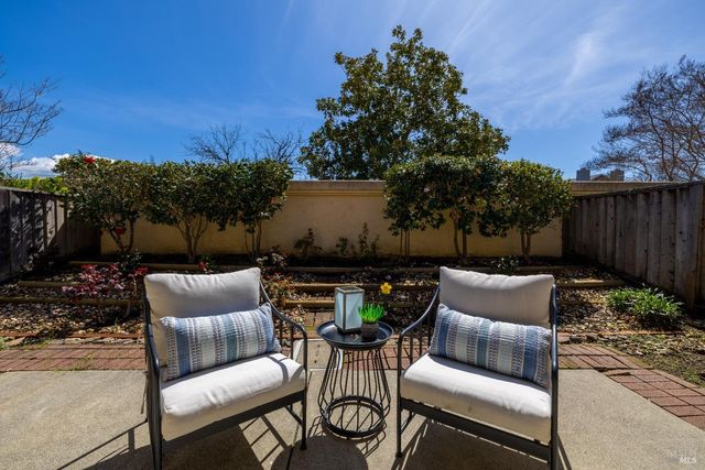 79 Fountain Grove Cir, Napa, CA 94558