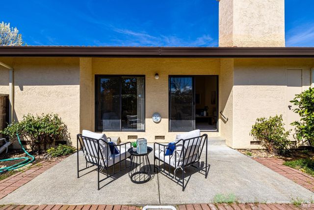 79 Fountain Grove Cir, Napa, CA 94558