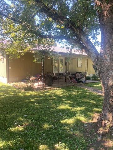 15 Pratt Street, Pikeville, TN 37367