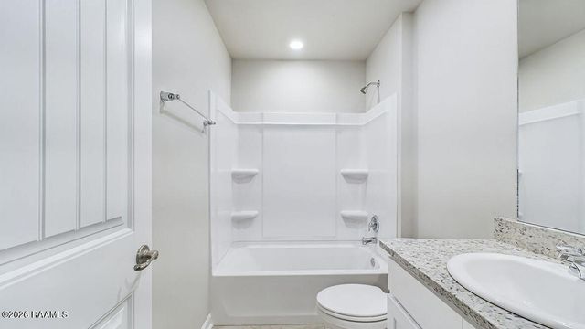 135 Lake Ridge Drive, Broussard, LA 70518