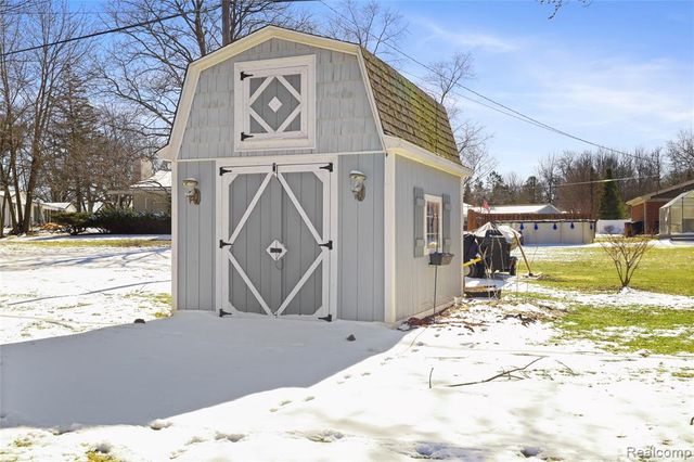 4168 Mccandlish Road, Grand Blanc, MI 48439