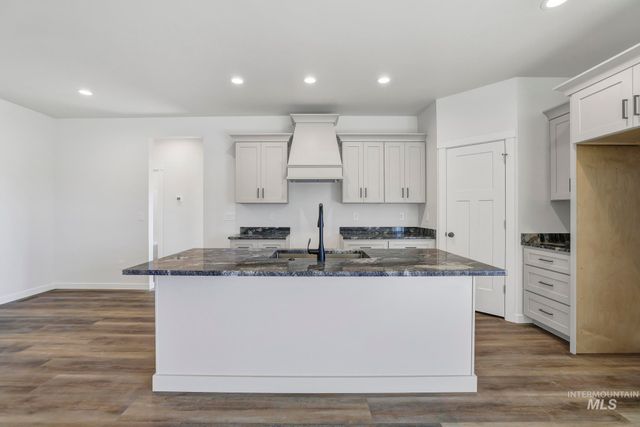2006 Regan St, Jerome, ID 83338