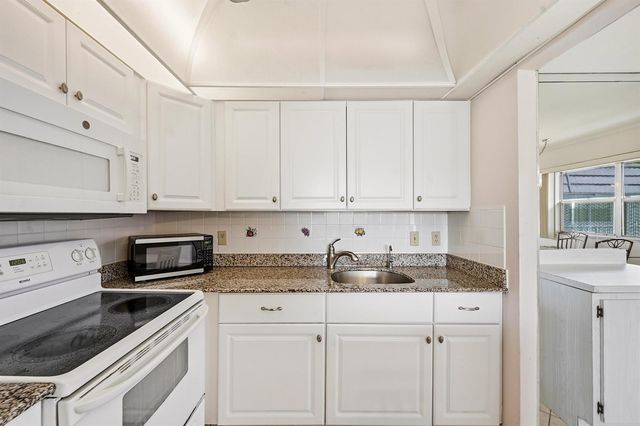 383 Saxony Lane H, Delray Beach, FL 33446