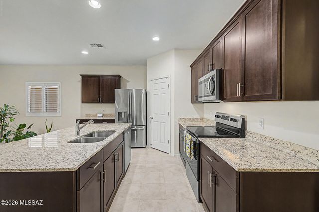 10818 W Claxton Drive, Marana, AZ 85653