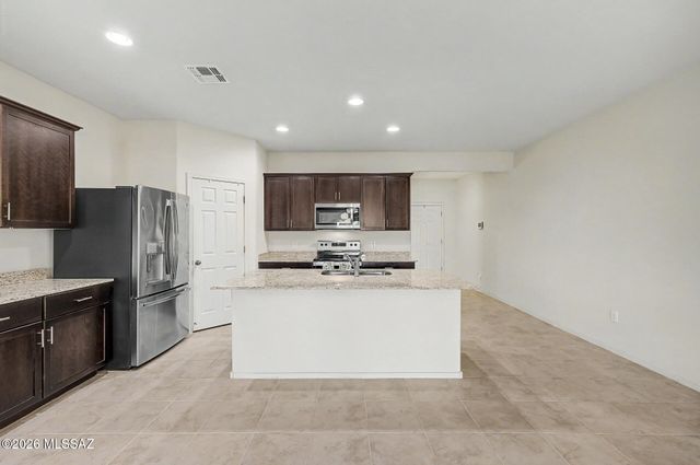 10818 W Claxton Drive, Marana, AZ 85653