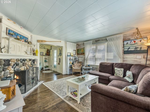 480 S COLUMBIA St, Seaside, OR 97138