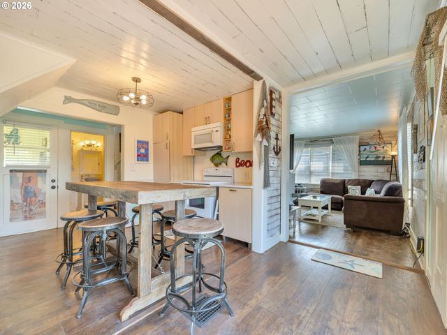 480 S COLUMBIA St, Seaside, OR 97138