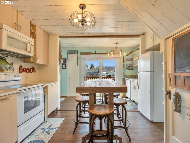 480 S COLUMBIA St, Seaside, OR 97138