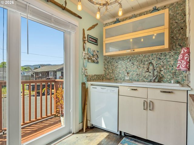 480 S COLUMBIA St, Seaside, OR 97138