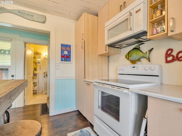 480 S COLUMBIA St, Seaside, OR 97138