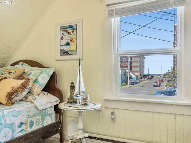 480 S COLUMBIA St, Seaside, OR 97138