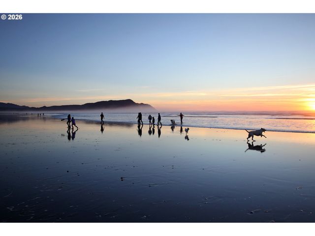 480 S COLUMBIA St, Seaside, OR 97138