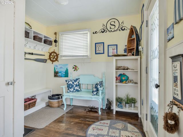480 S COLUMBIA St, Seaside, OR 97138