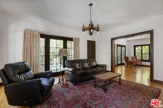2007 N Hobart Boulevard, Los Angeles, CA 90027