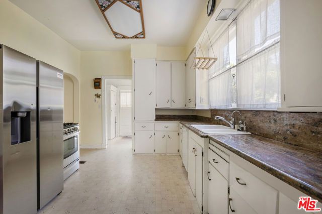 2007 N Hobart Boulevard, Los Angeles, CA 90027