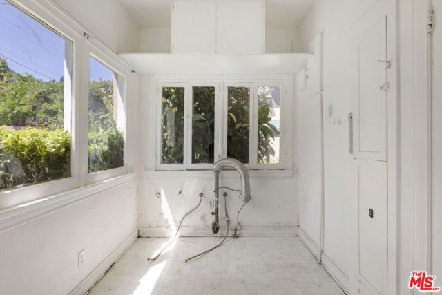2007 N Hobart Boulevard, Los Angeles, CA 90027