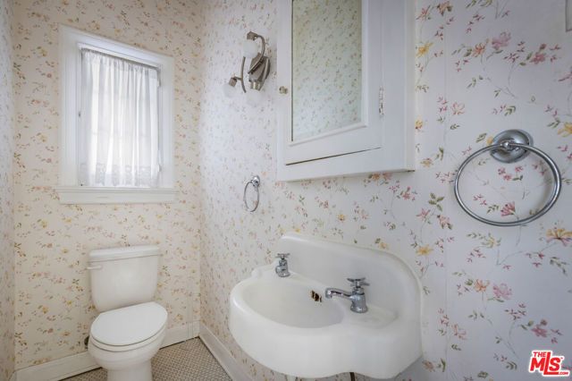 2007 N Hobart Boulevard, Los Angeles, CA 90027
