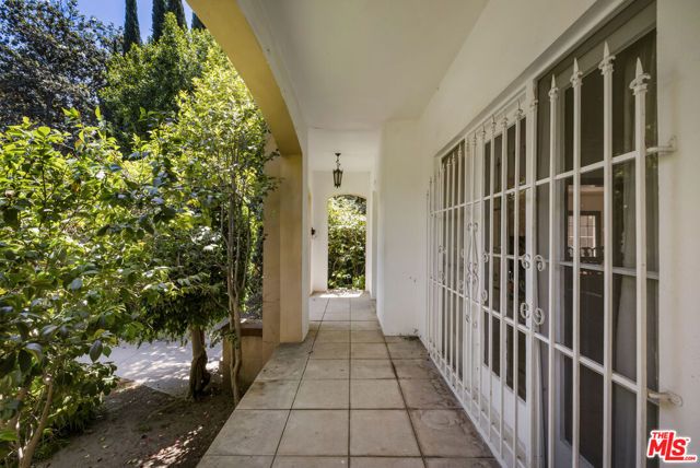 2007 N Hobart Boulevard, Los Angeles, CA 90027