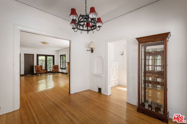 2007 N Hobart Boulevard, Los Angeles, CA 90027